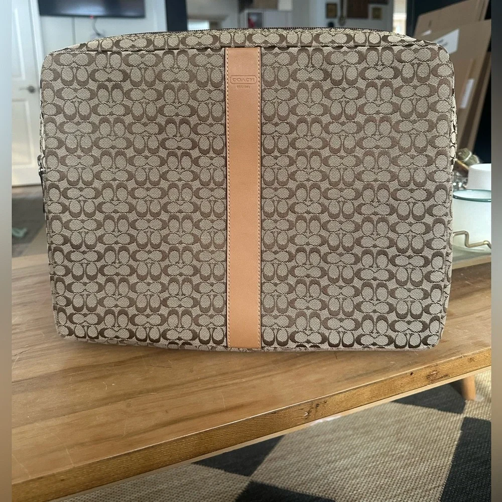 Coach Signature Monogram Laptop Sleeve in Brown and Tan. Like new 15”